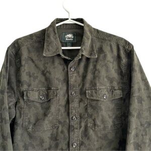 Roots men's green camo print button down long sleeve cotton blend shirt size L